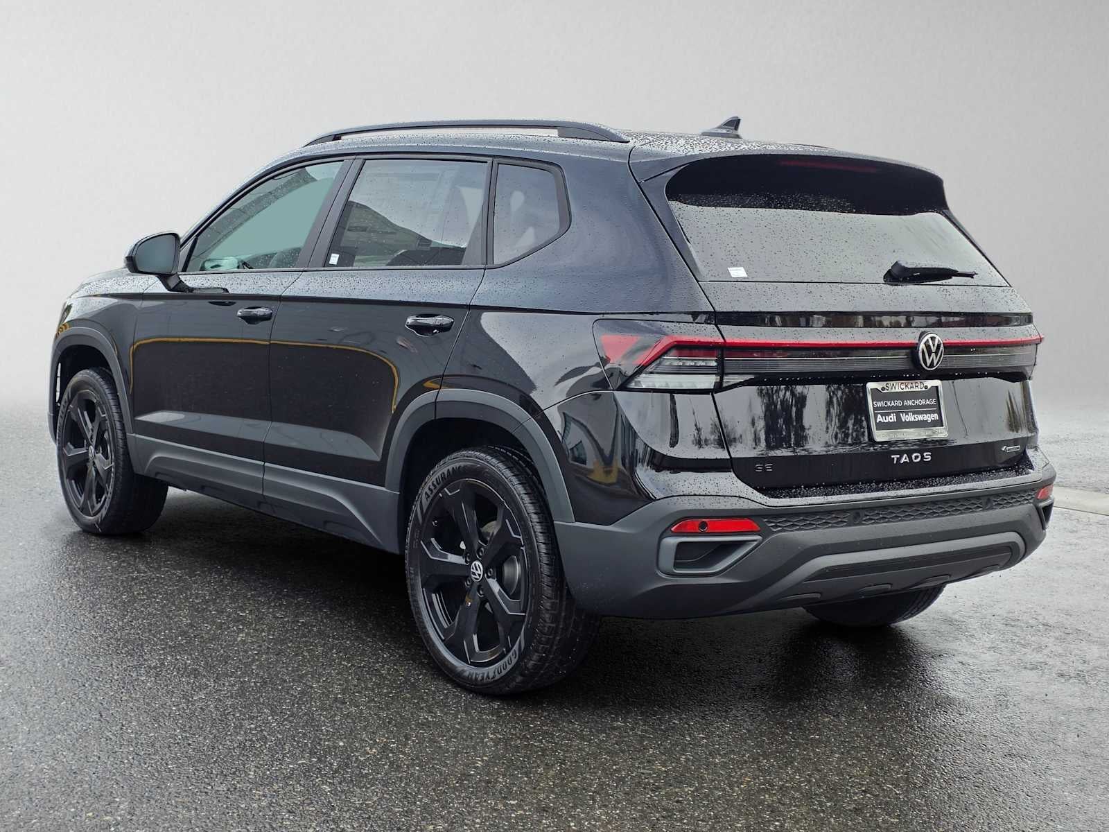 2027 Volkswagen Taos SE Black 4MOTION