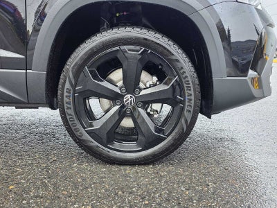 2027 Volkswagen Taos SE Black 4MOTION