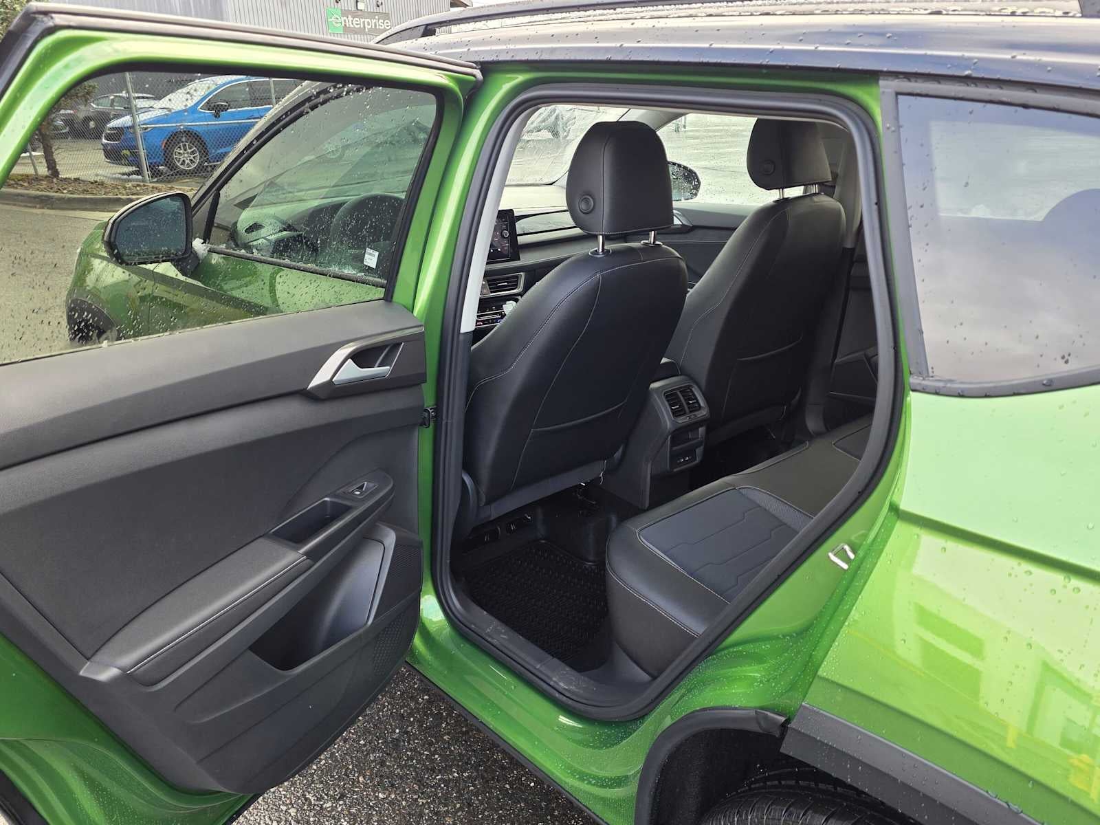 2027 Volkswagen Taos SE BLACK