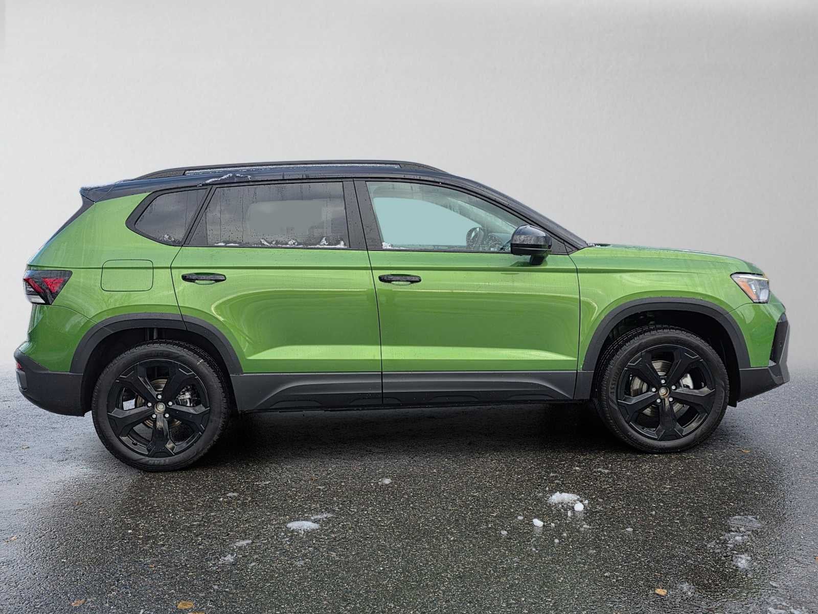 2027 Volkswagen Taos SE BLACK