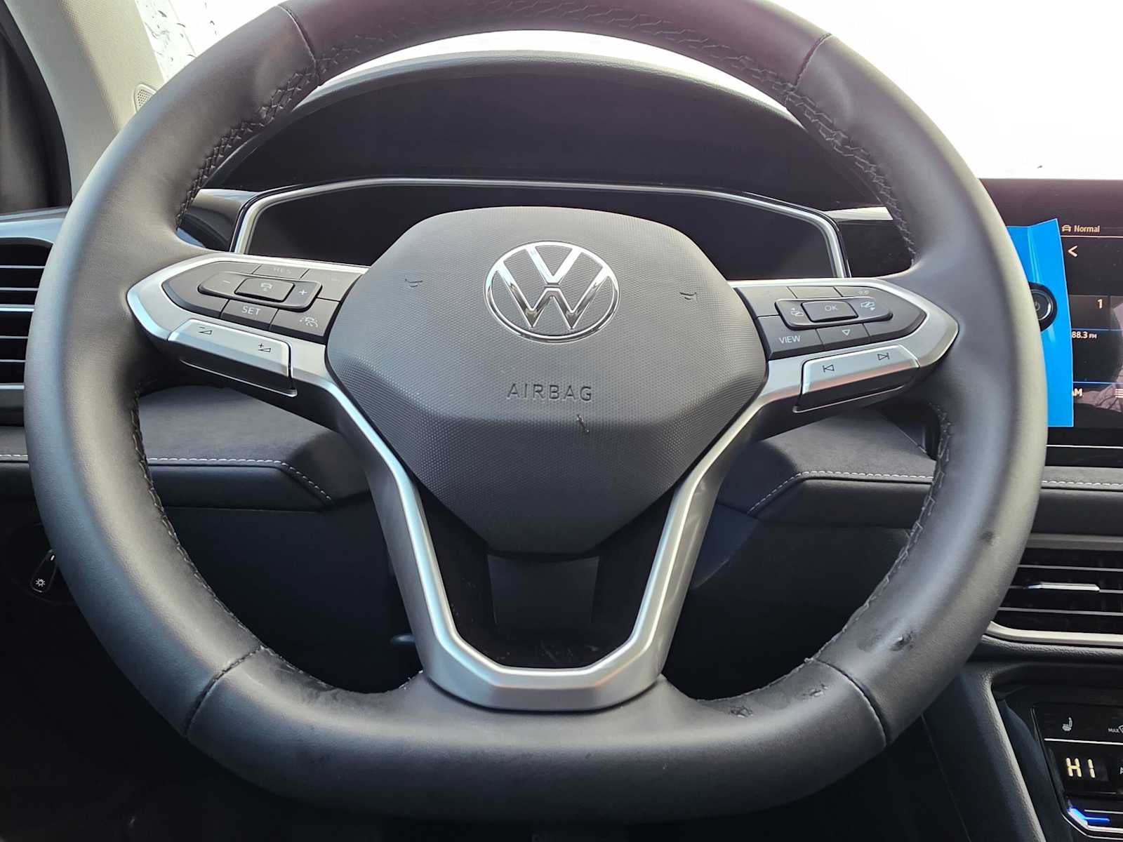 2027 Volkswagen Taos SE BLACK