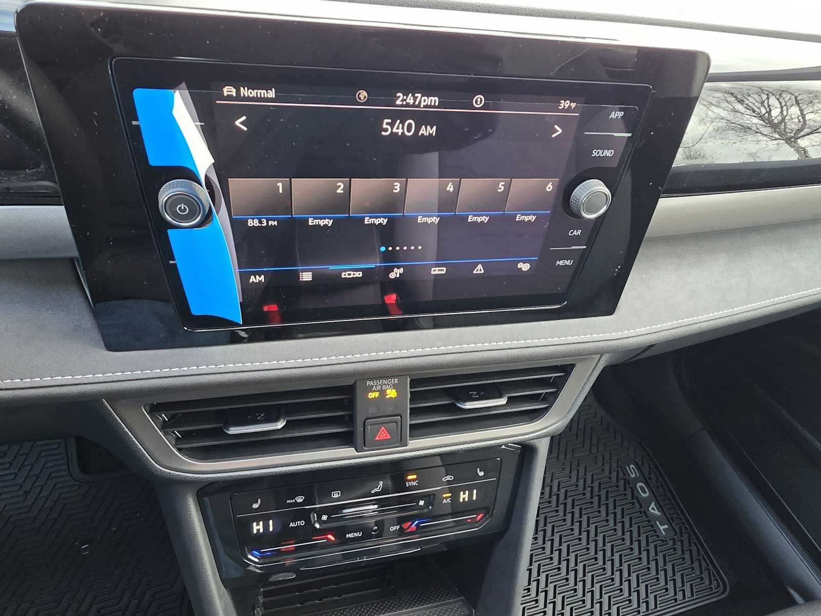 2027 Volkswagen Taos SE BLACK