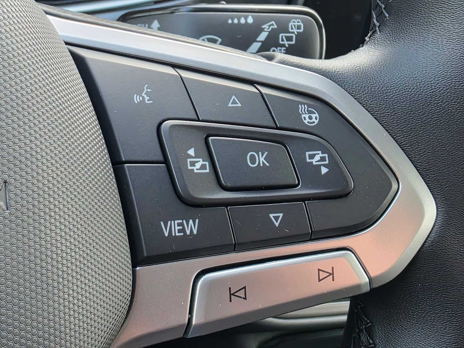 2027 Volkswagen Taos SE BLACK