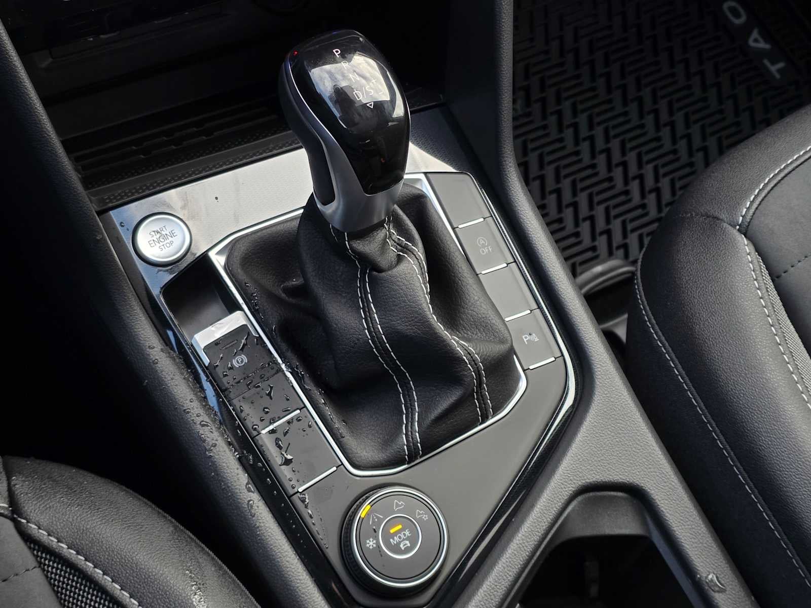 2027 Volkswagen Taos SE BLACK