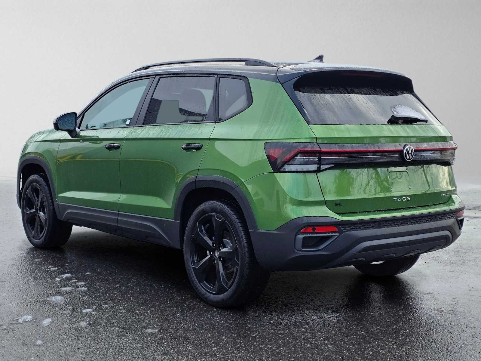 2027 Volkswagen Taos SE BLACK