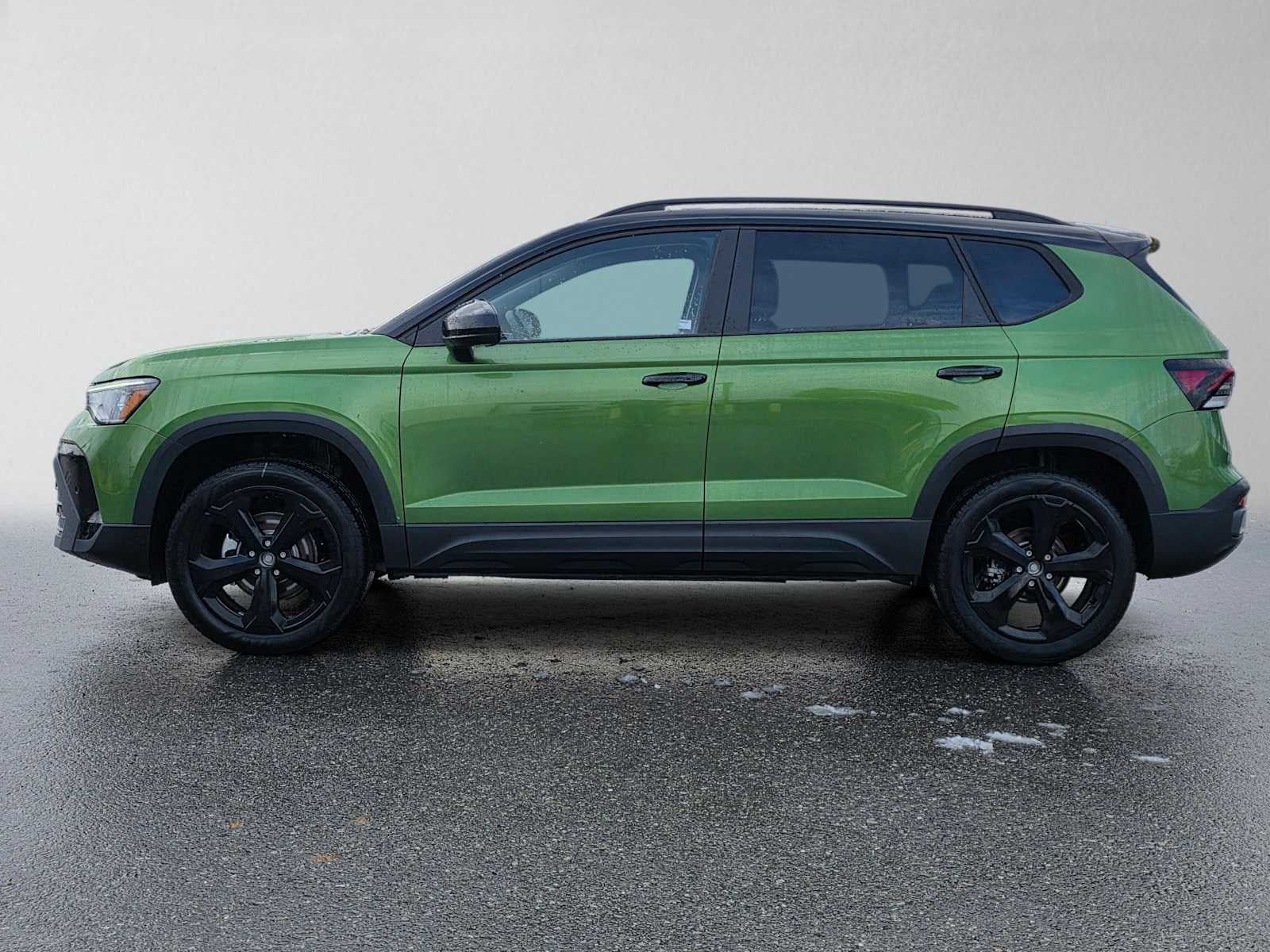 2027 Volkswagen Taos SE BLACK