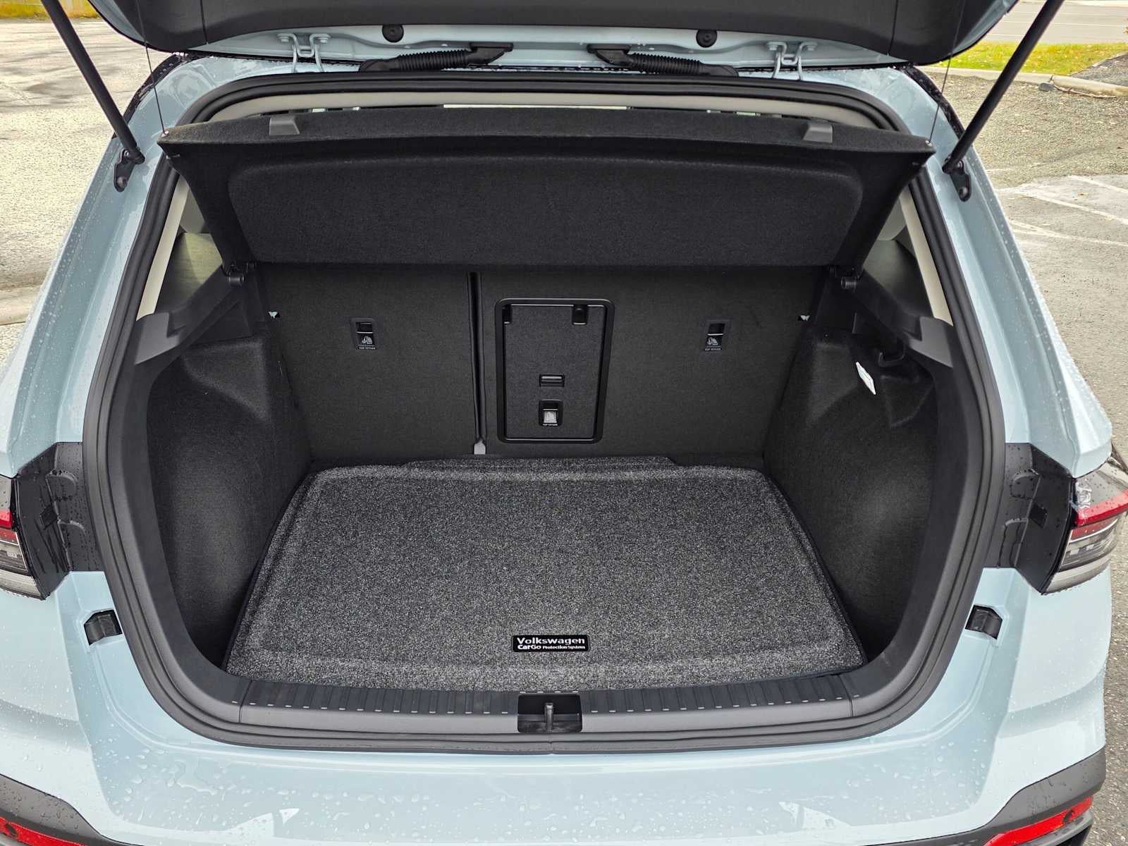 2027 Volkswagen Taos SE BLACK