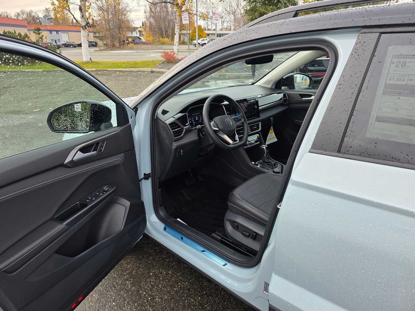 2027 Volkswagen Taos SE BLACK