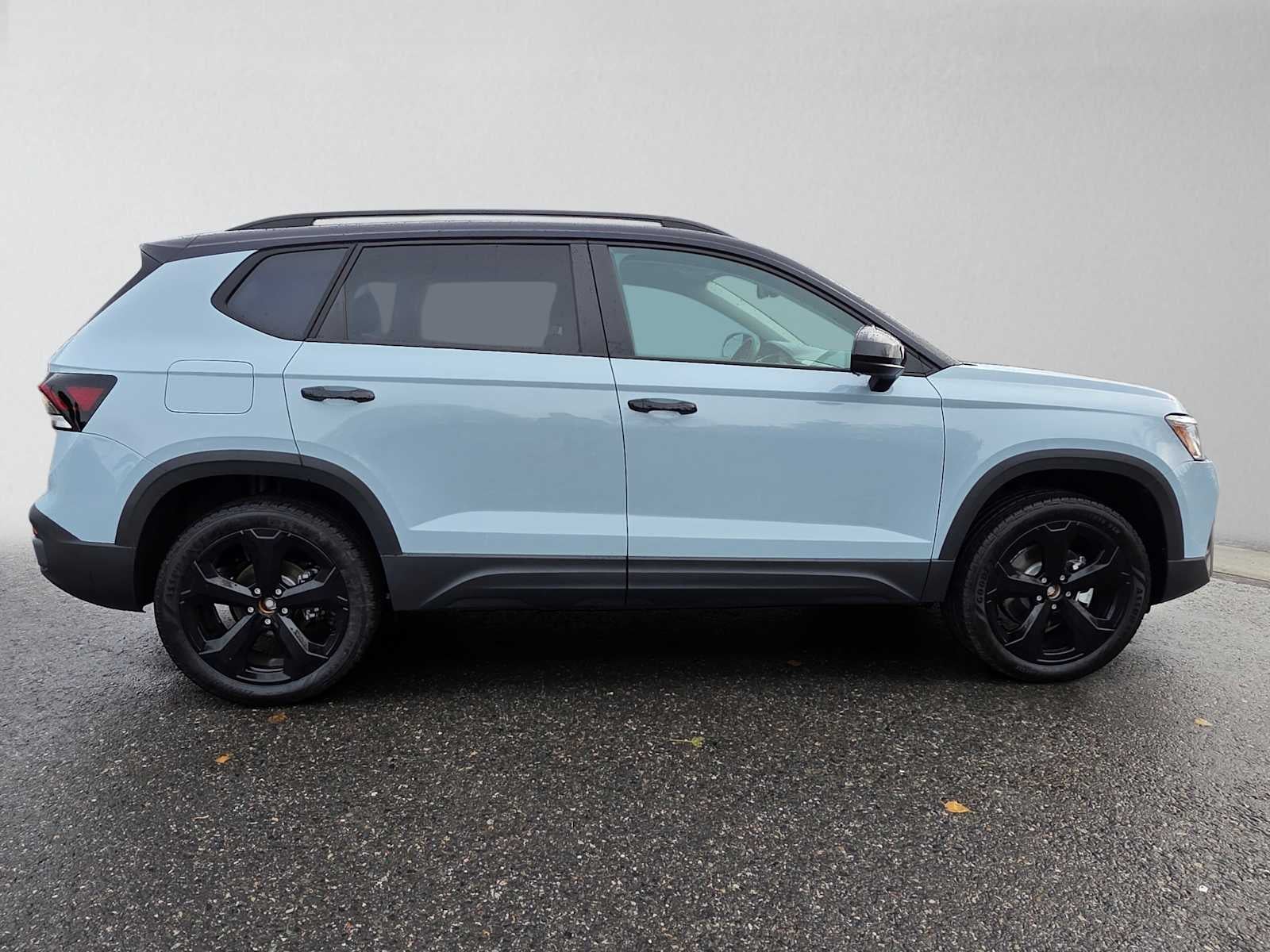2027 Volkswagen Taos SE BLACK