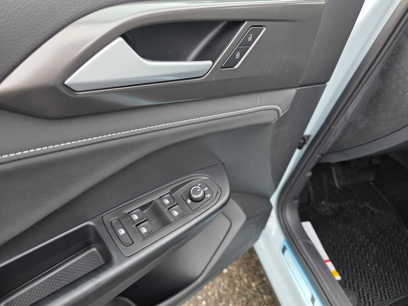 2027 Volkswagen Taos SE BLACK