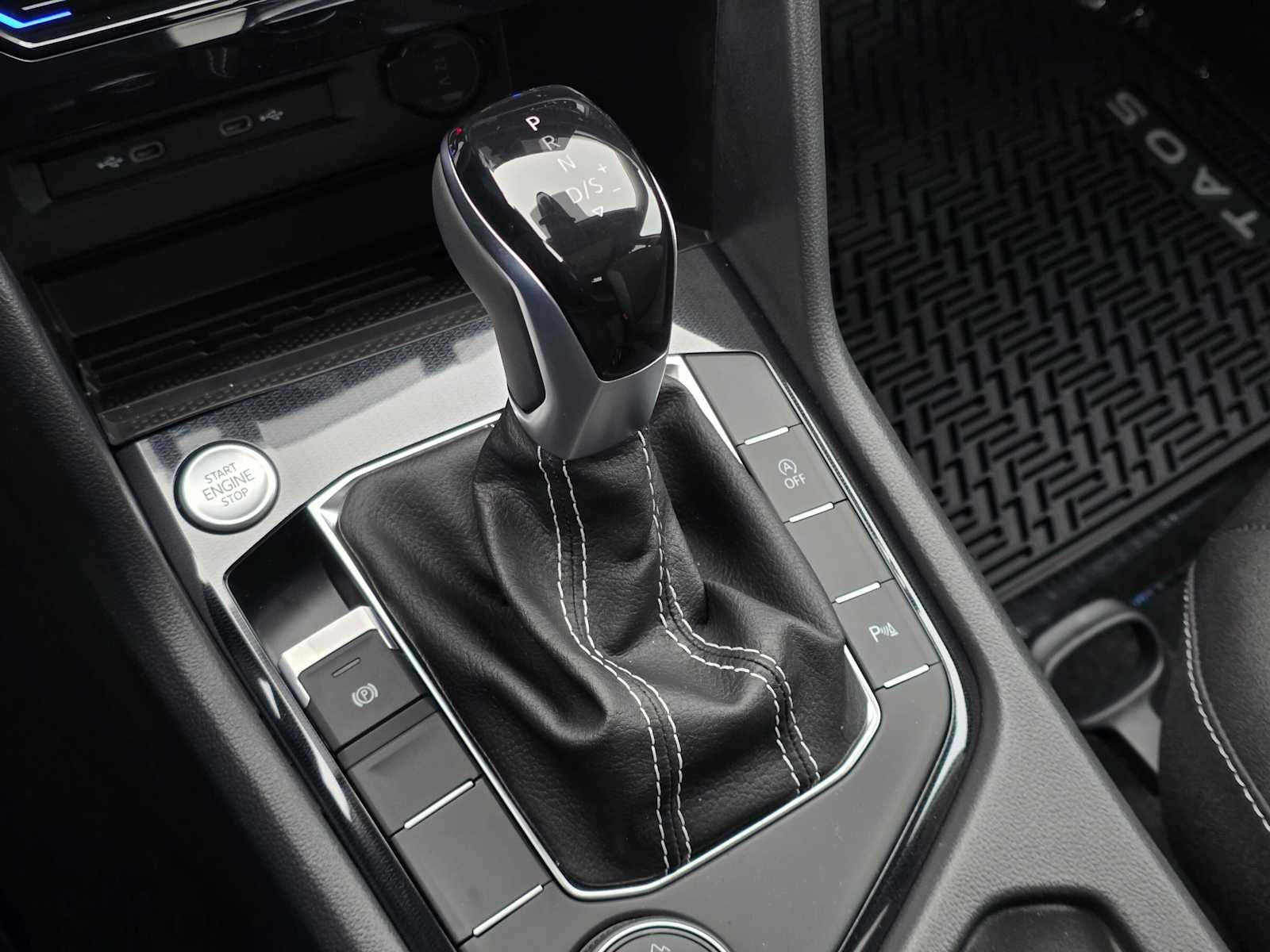 2027 Volkswagen Taos SE BLACK