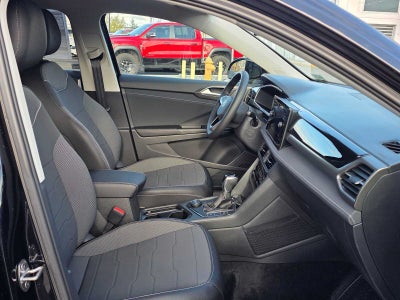2027 Volkswagen Taos SE Black 4MOTION