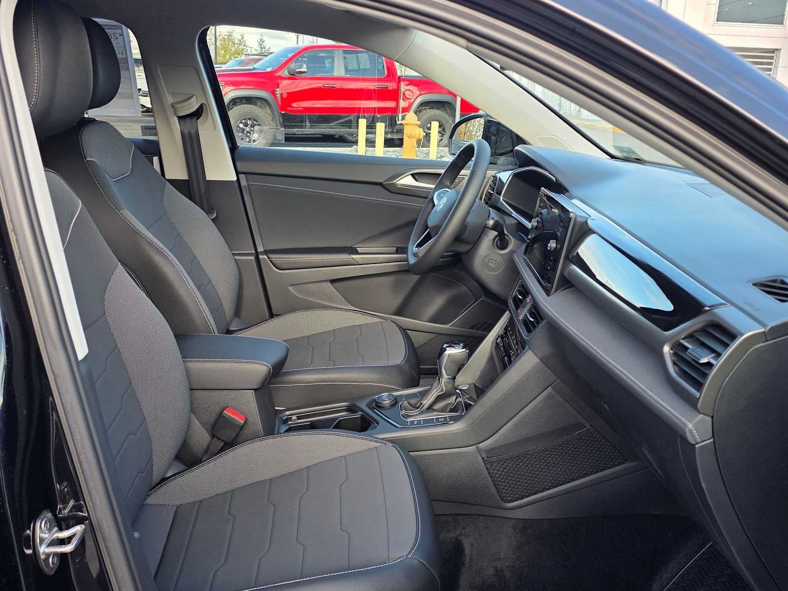 2027 Volkswagen Taos SE Black 4MOTION