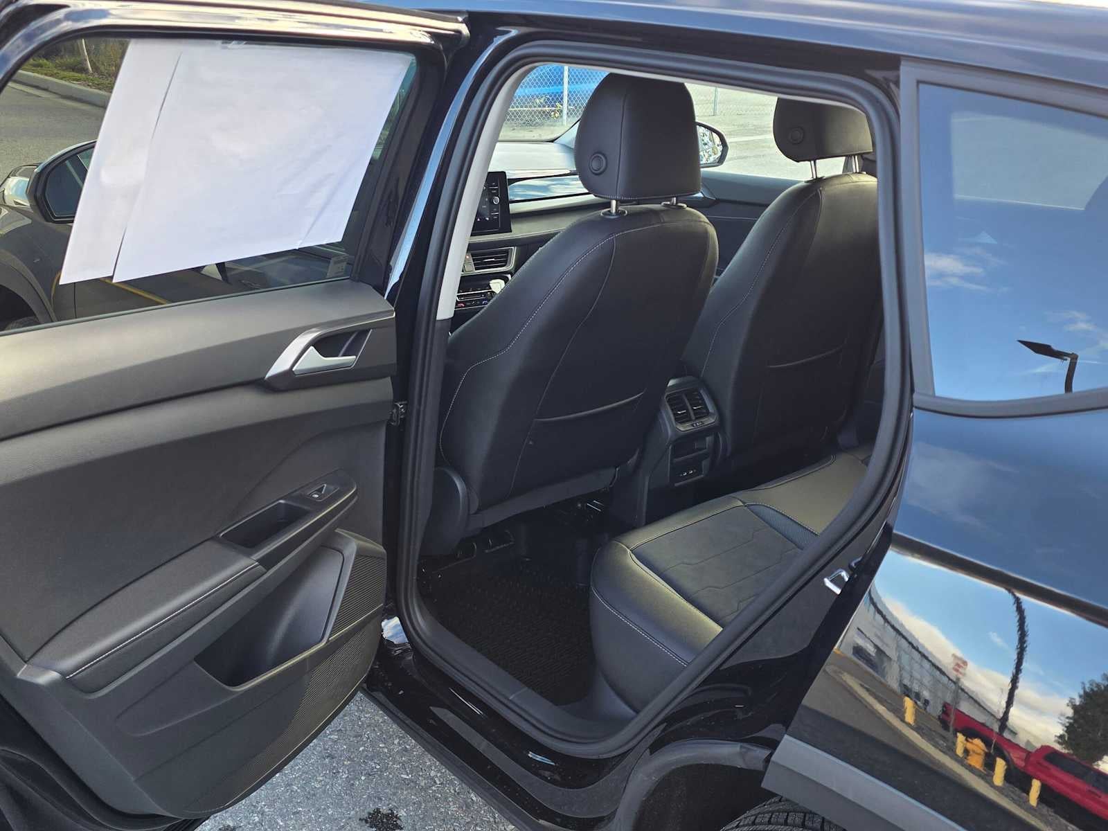 2027 Volkswagen Taos SE Black 4MOTION