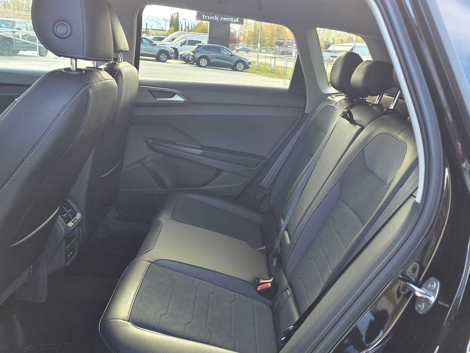2027 Volkswagen Taos SE Black 4MOTION