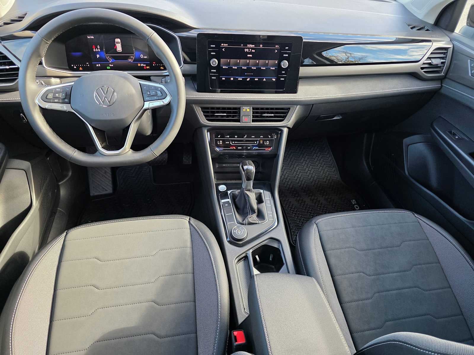 2027 Volkswagen Taos SE Black 4MOTION