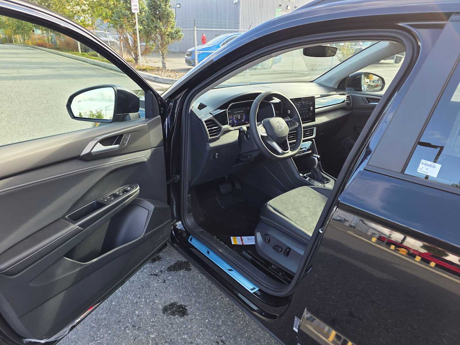 2027 Volkswagen Taos SE Black 4MOTION