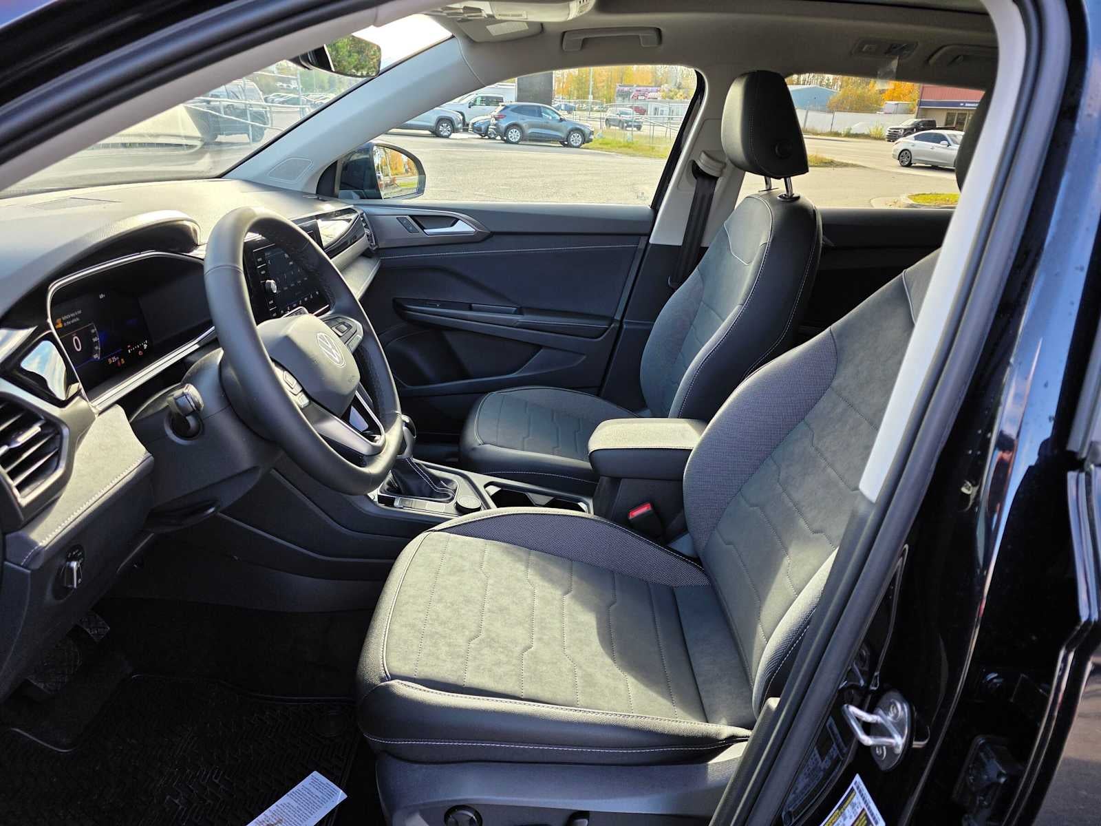 2027 Volkswagen Taos SE Black 4MOTION