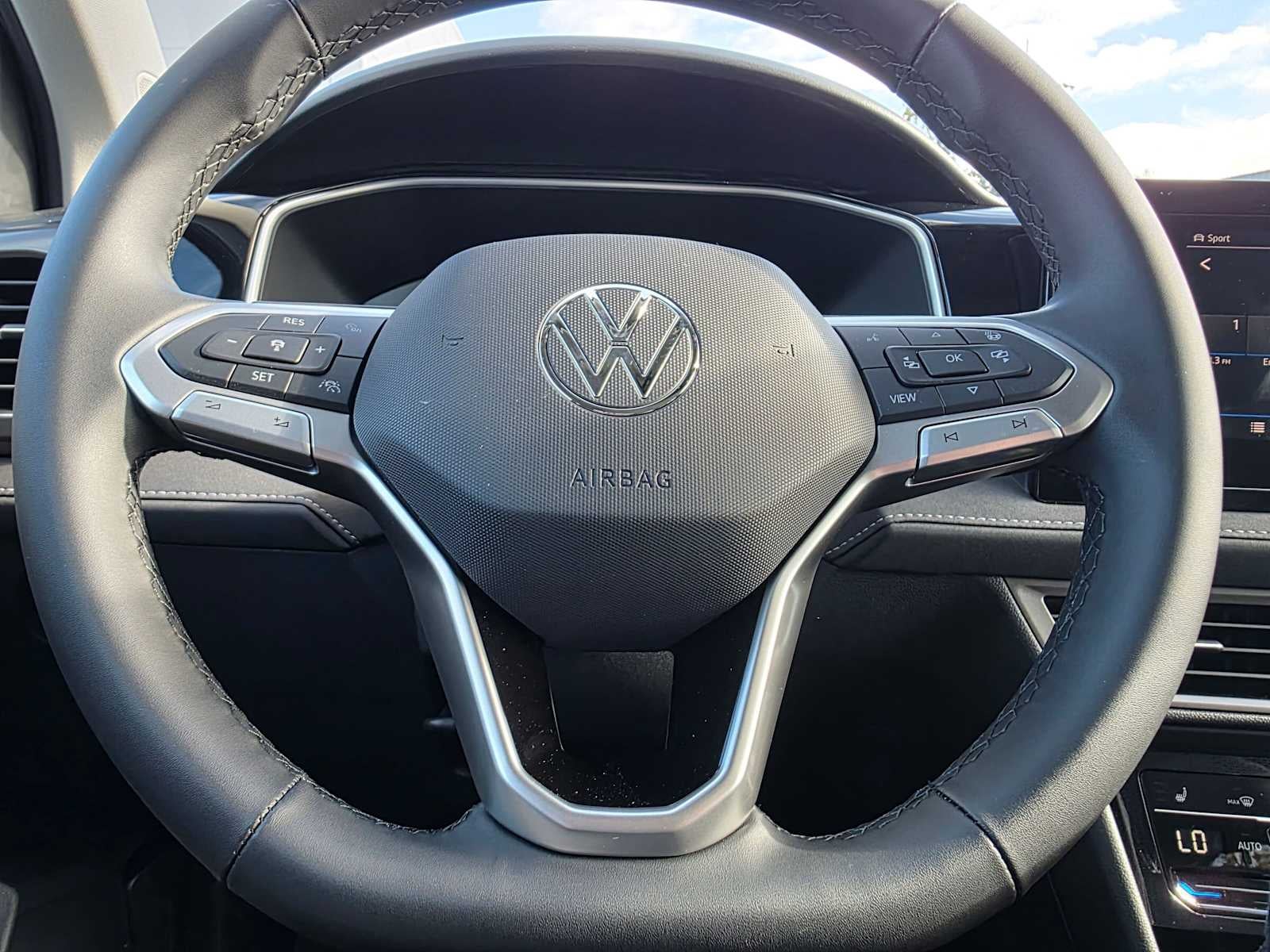 2027 Volkswagen Taos SE Black 4MOTION