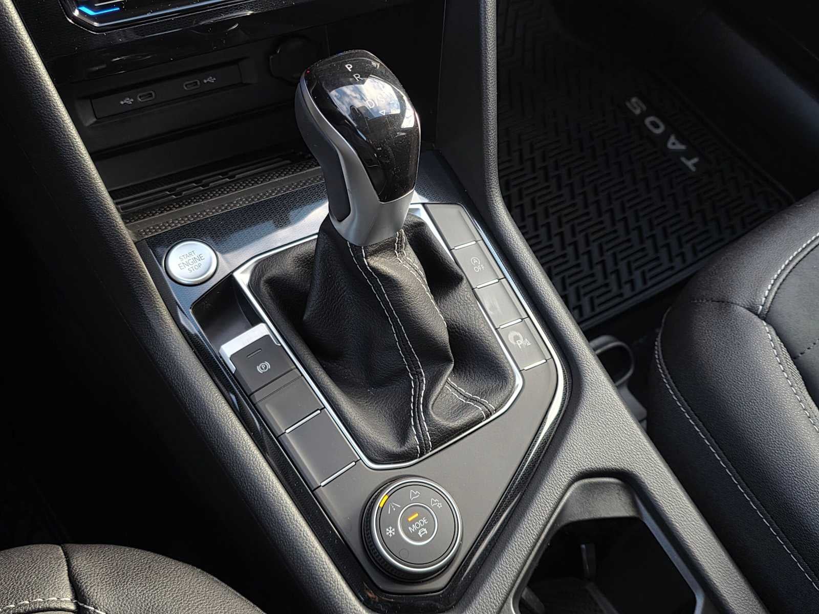 2027 Volkswagen Taos SE Black 4MOTION