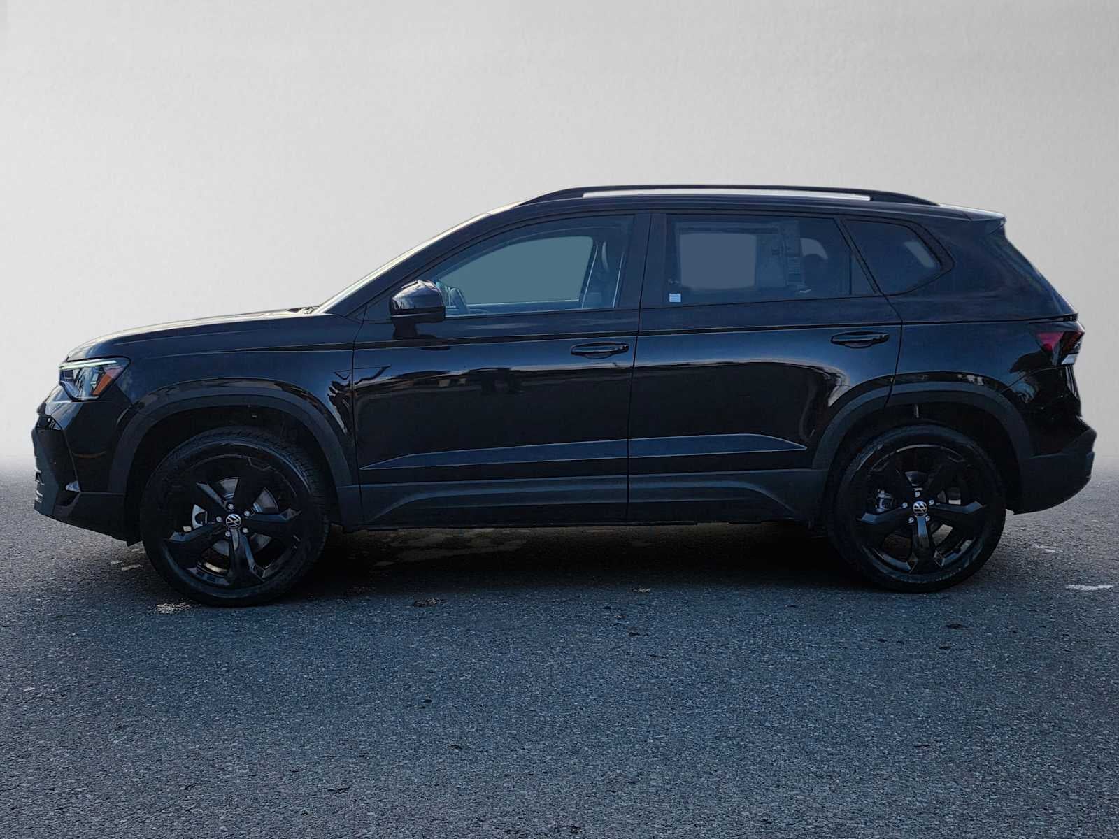 2027 Volkswagen Taos SE Black 4MOTION
