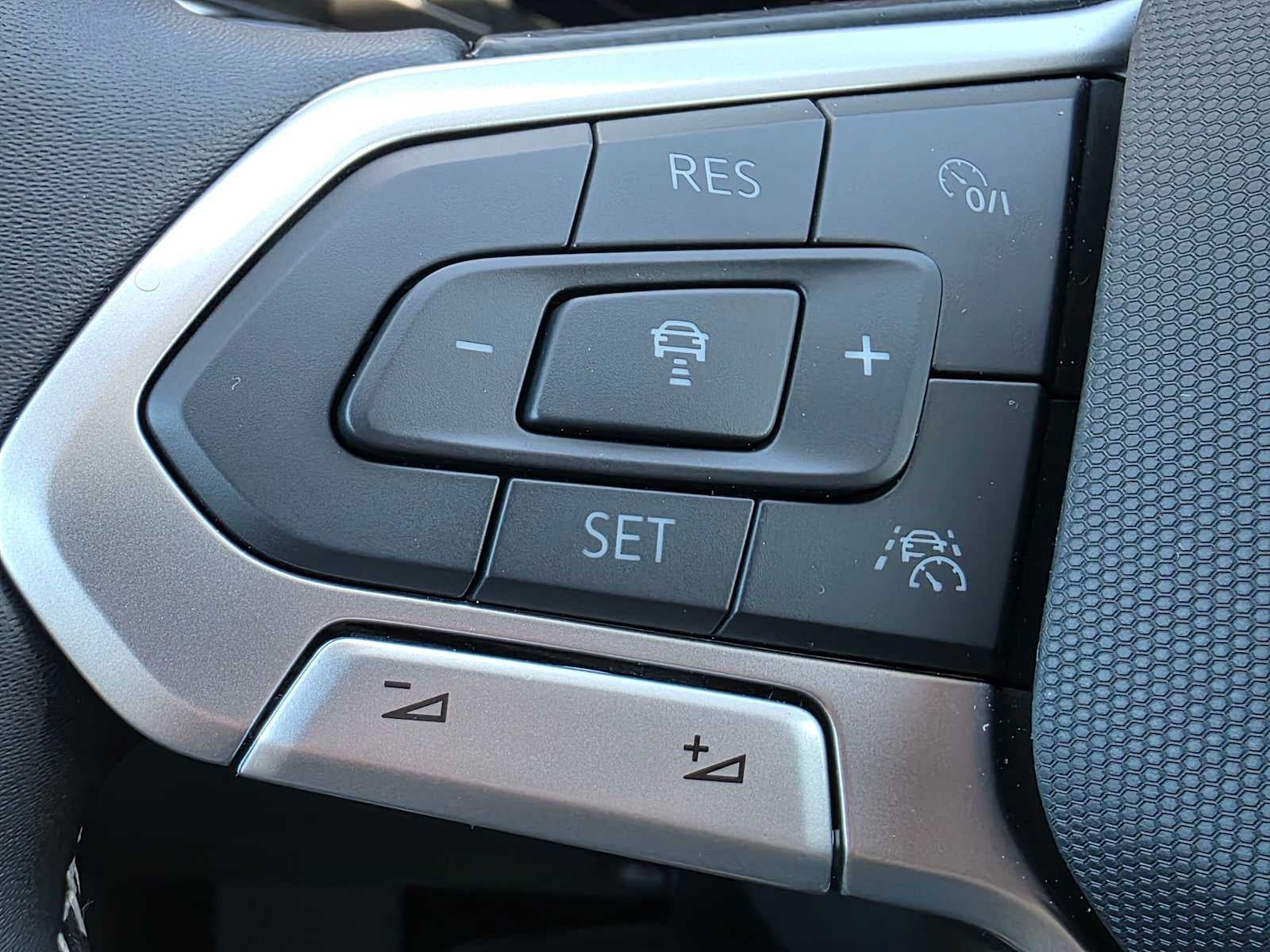 2026 Volkswagen Taos SEL 4MOTION