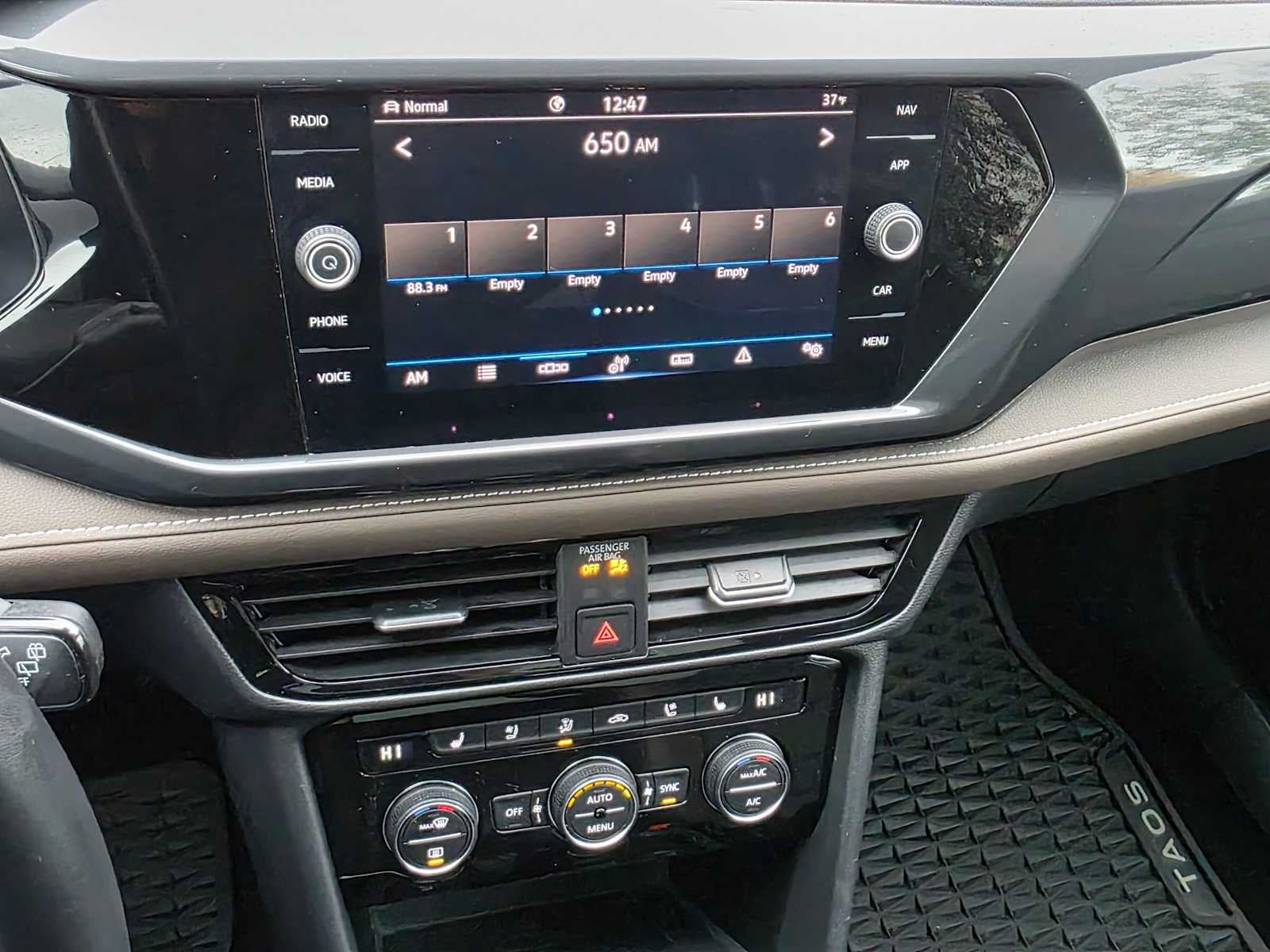 2024 Volkswagen Taos SEL