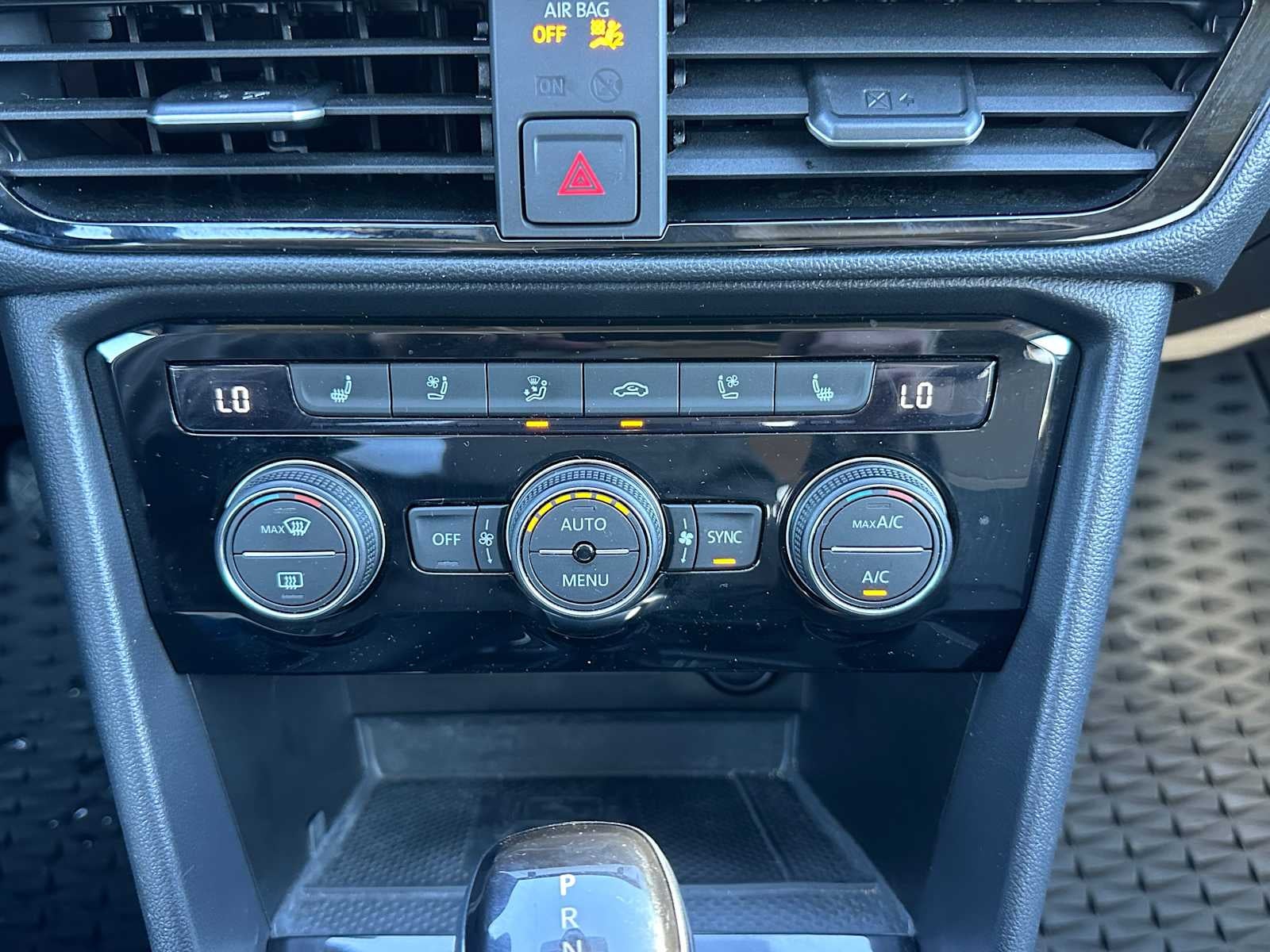 2024 Volkswagen Taos SEL