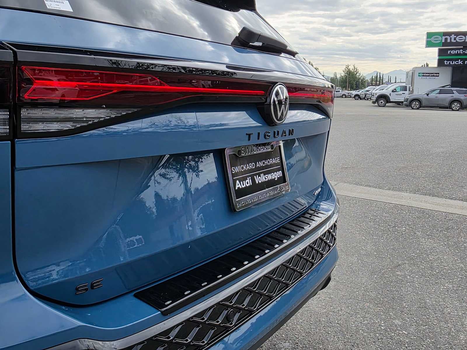 2026 Volkswagen Tiguan 2.0T SE R-Line Black