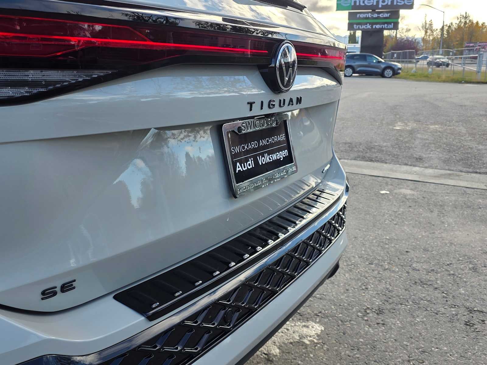 2026 Volkswagen Tiguan 2.0T SE R-Line Black