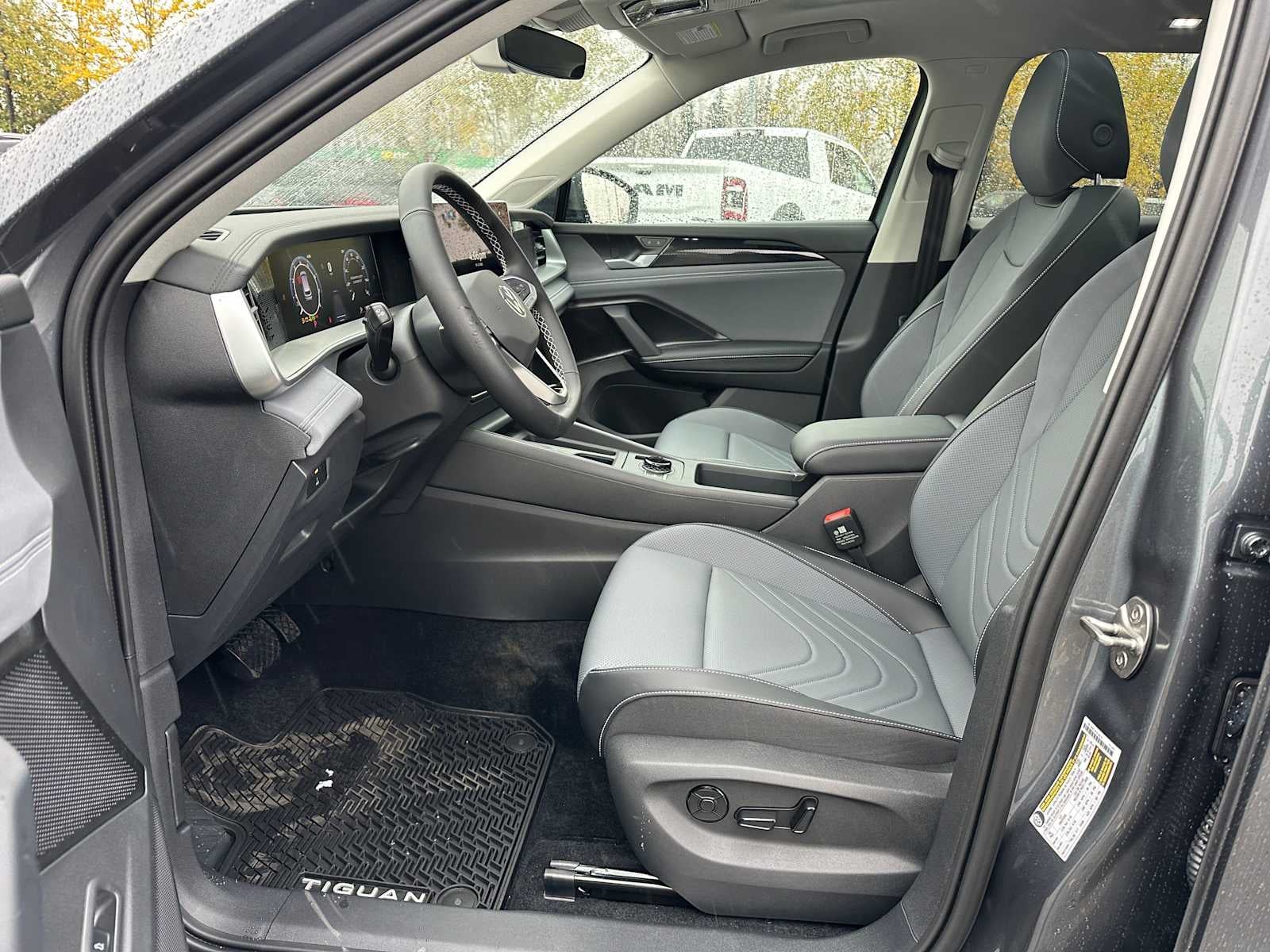 2025 Volkswagen Tiguan 2.0T SE