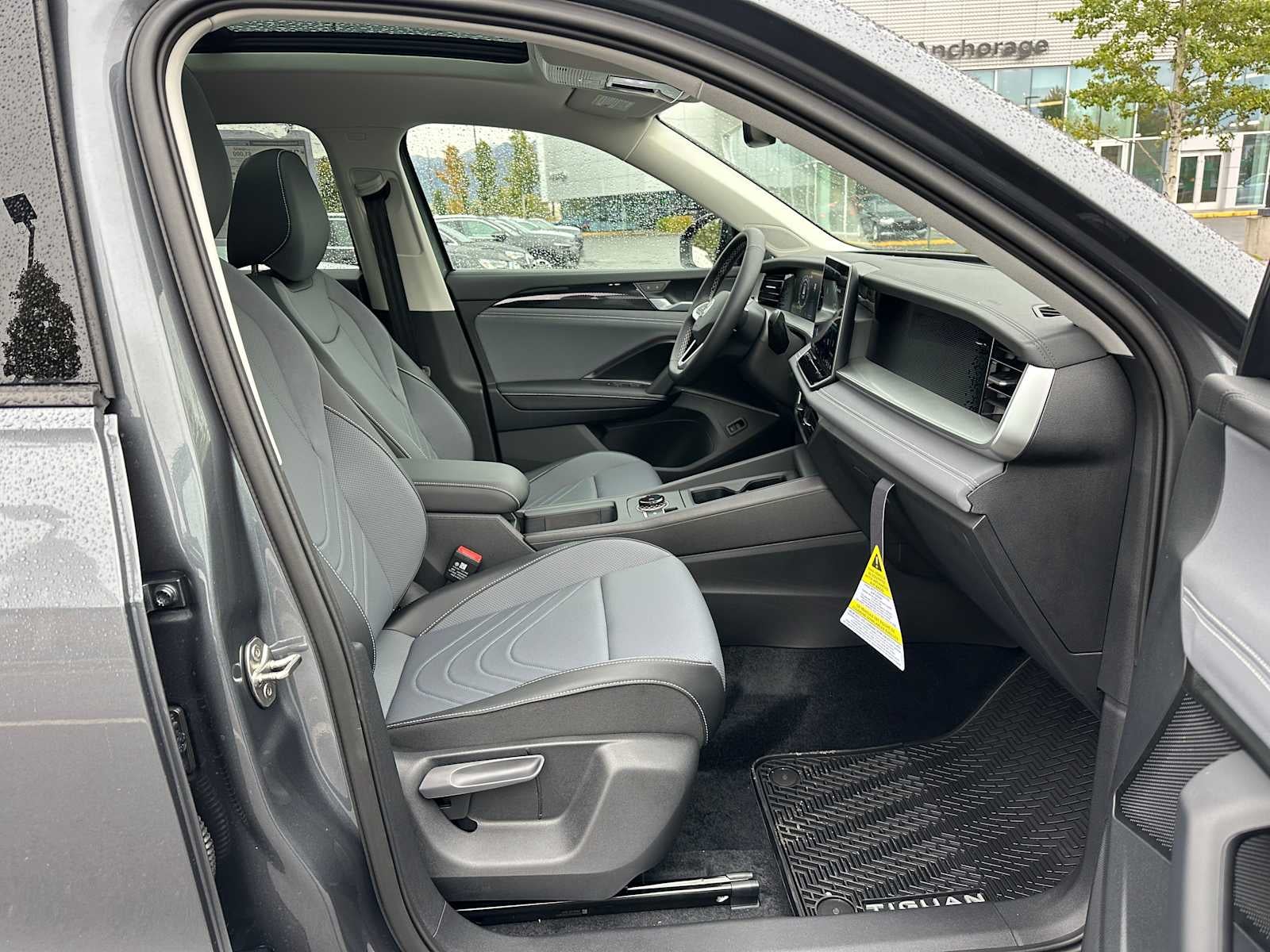 2025 Volkswagen Tiguan 2.0T SE