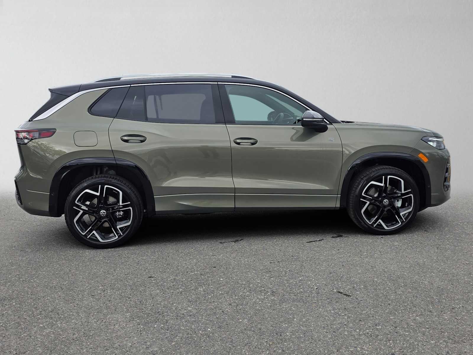 2026 Volkswagen Tiguan 2.0T SEL R-Line Turbo