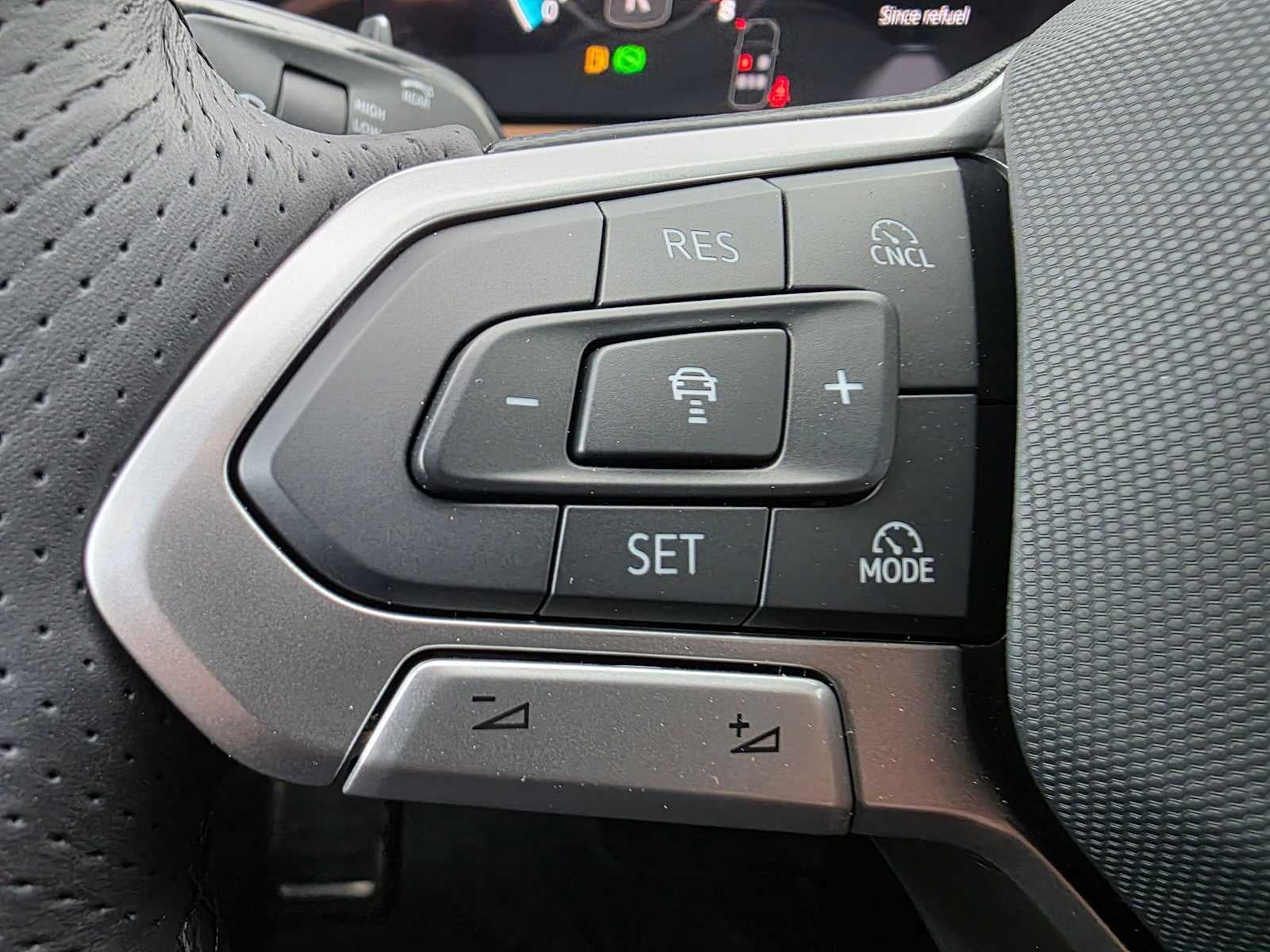 2026 Volkswagen Tiguan 2.0T SEL R-Line Turbo