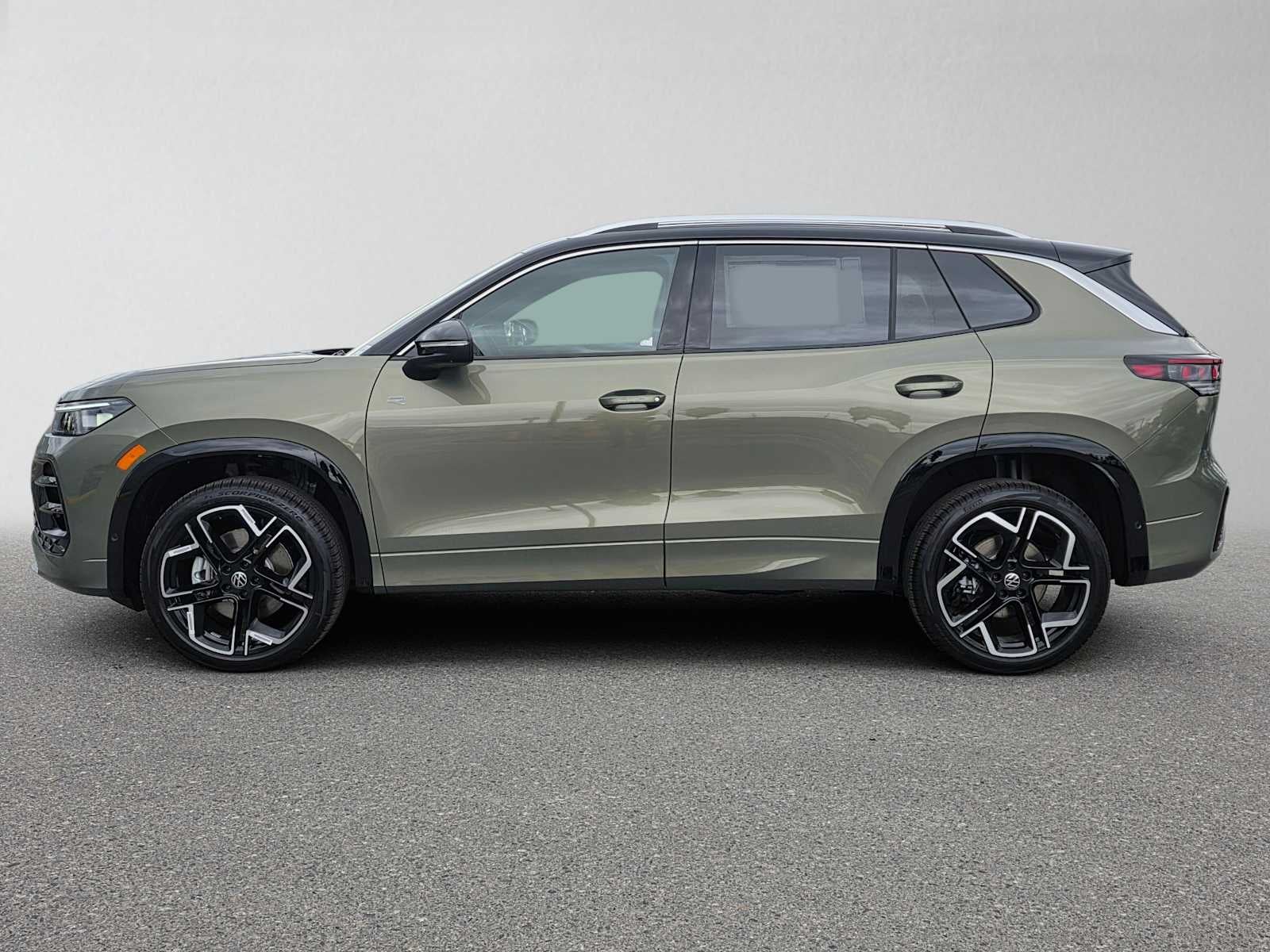 2026 Volkswagen Tiguan 2.0T SEL R-Line Turbo