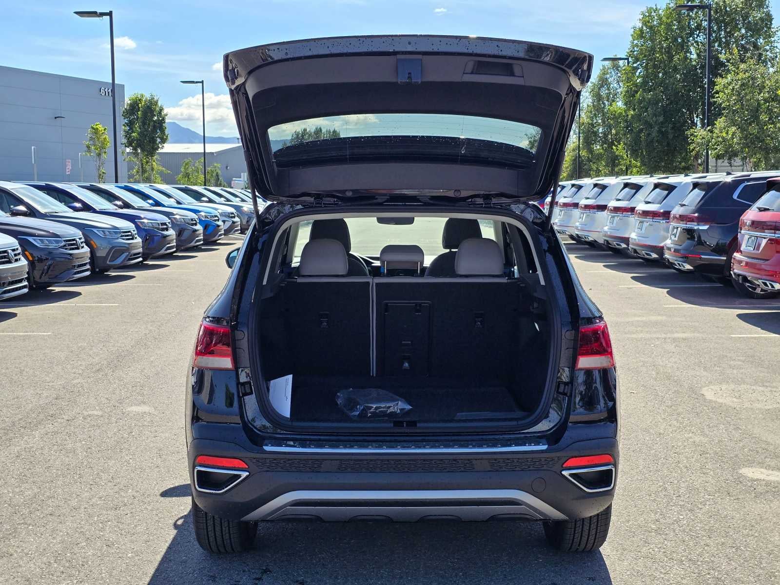 2024 Volkswagen Taos 1.5T SE