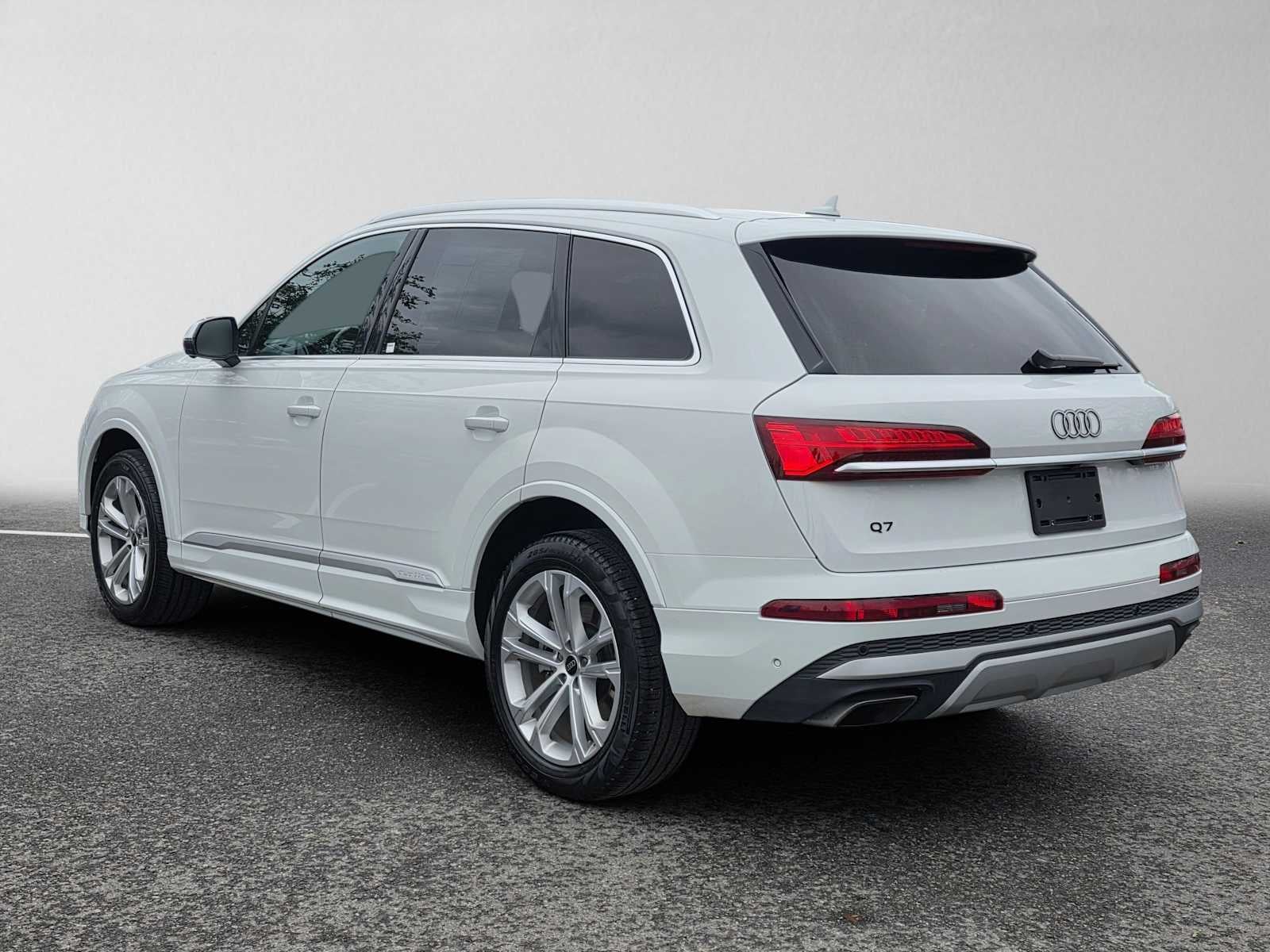 2025 Audi Q7 Premium Plus