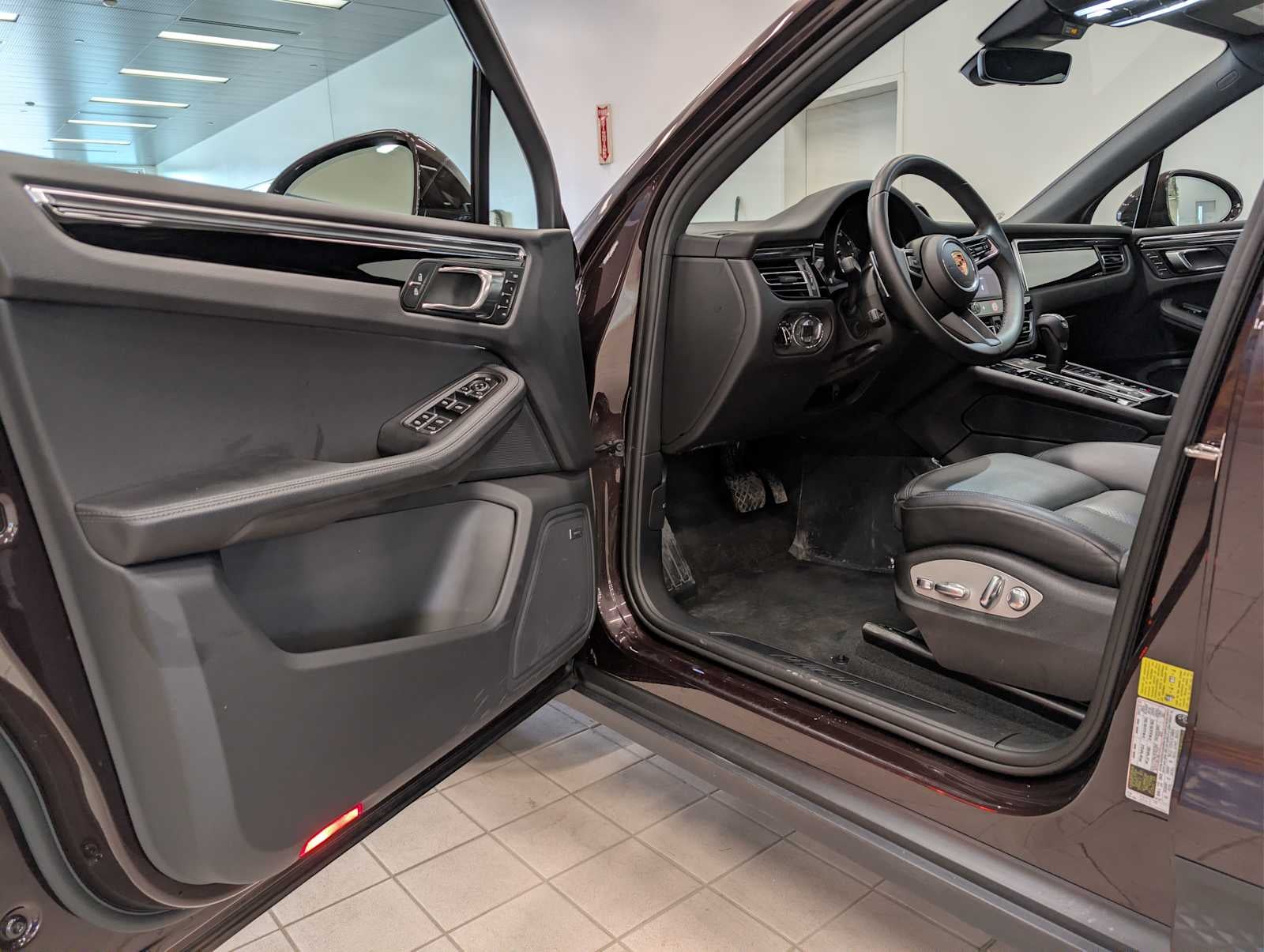 2025 Porsche Macan Base