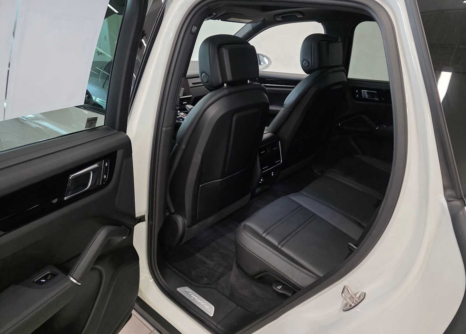 2023 Porsche Cayenne Base