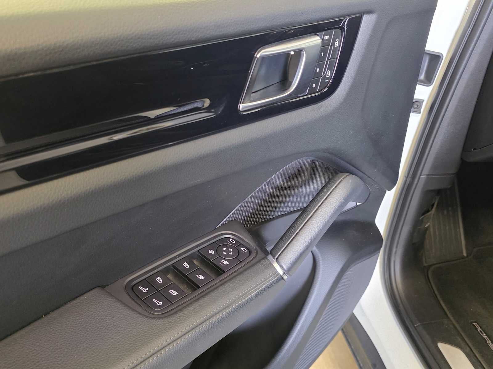 2023 Porsche Cayenne Base