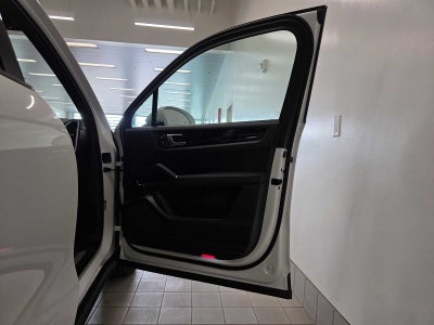 2023 Porsche Cayenne Base