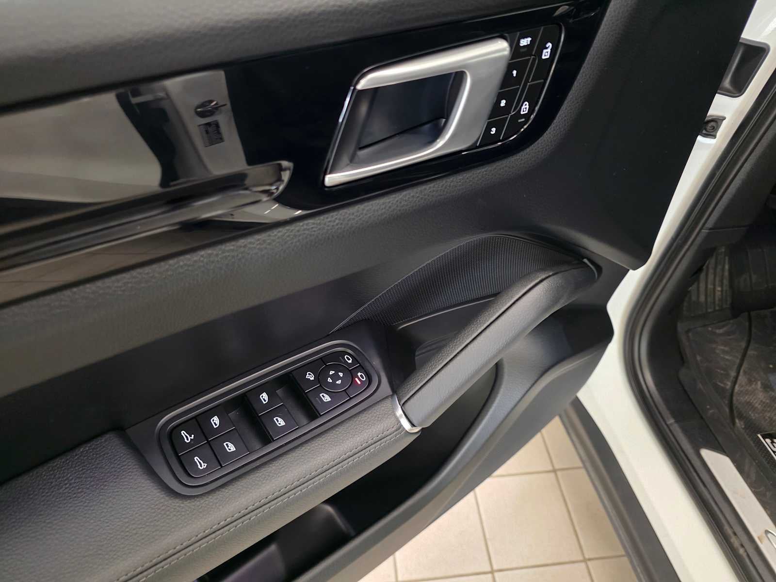 2023 Porsche Cayenne Base